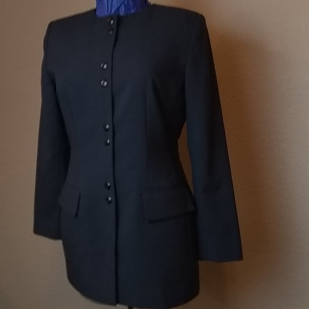 Woman's SAG Harbor suit